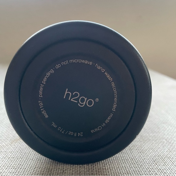 Black Stainless Steel Water Bottle H2go Insulated Grab and Go Thermos 24 Fl oz - Picture 3 of 7